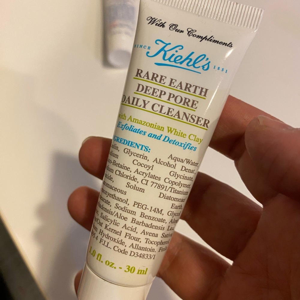 New! 8Pc Kiehl's skincare travel set - Picture 4 of 8